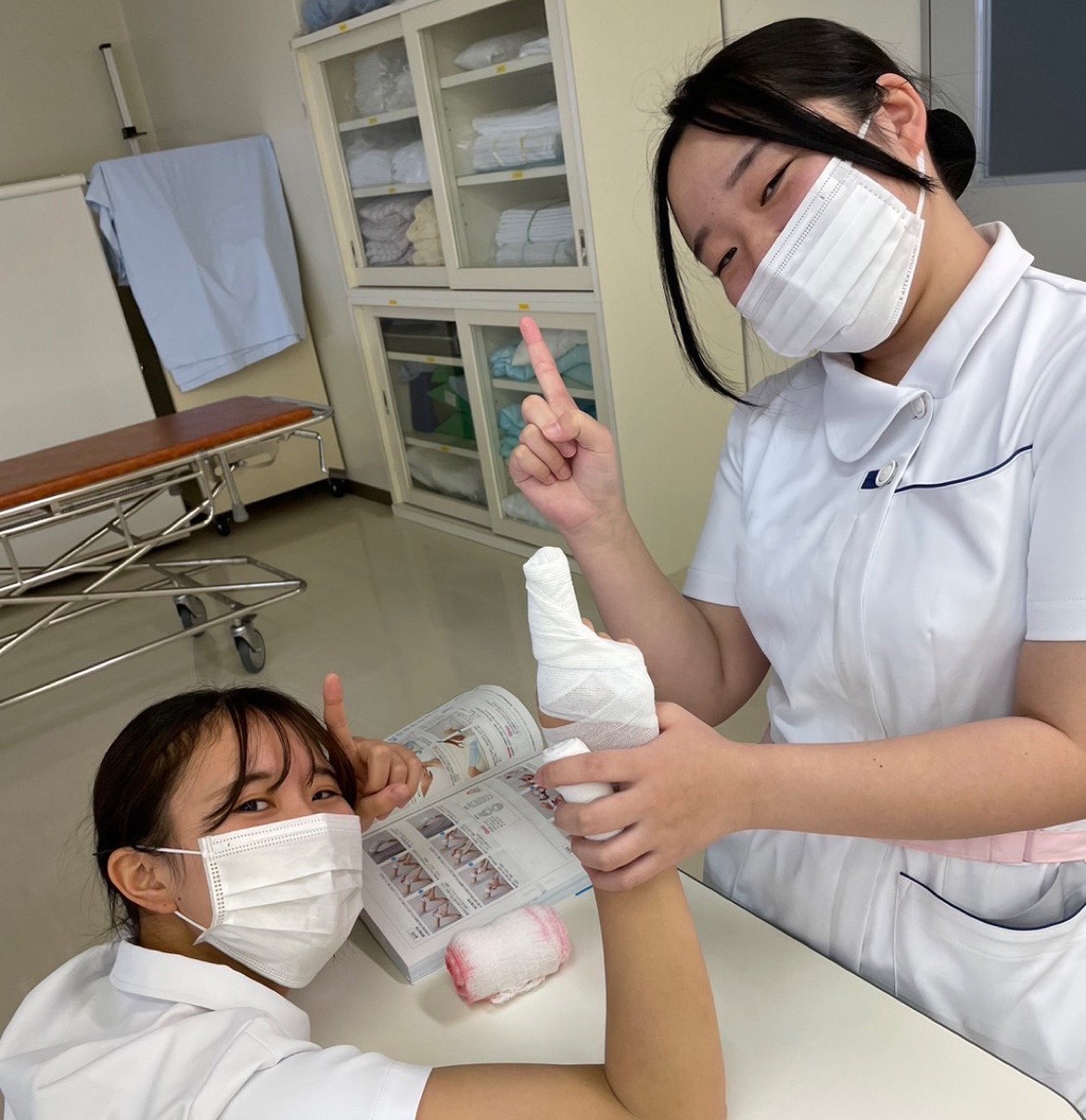 【その知識が、誰かを守る力になる！】保健看護学科が贈る、「正しい傷の手当」（実践型公開講座）